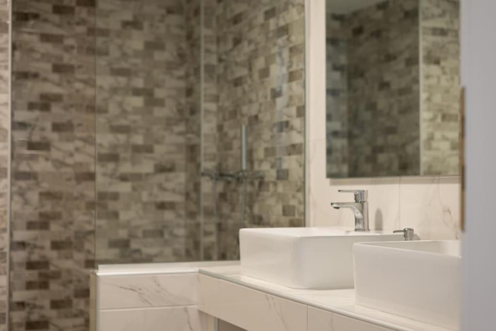Hh Bay Apartment Logaras Luaran gambar