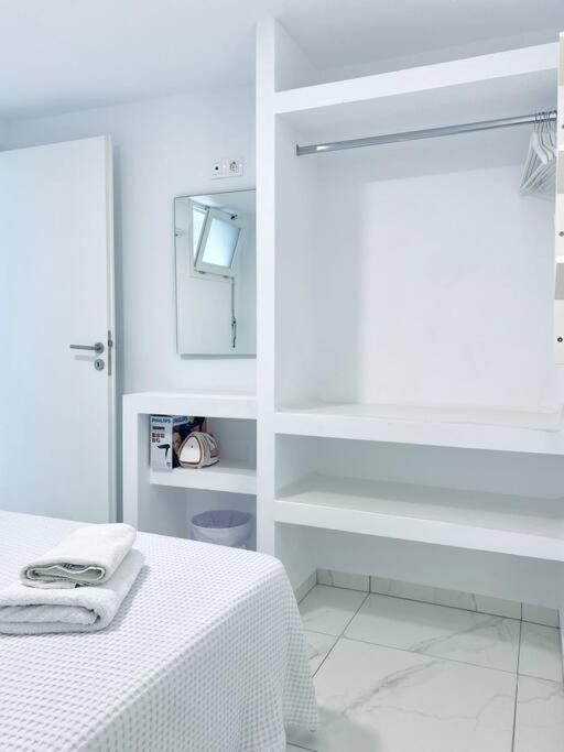 Hh Bay Apartment Logaras Luaran gambar