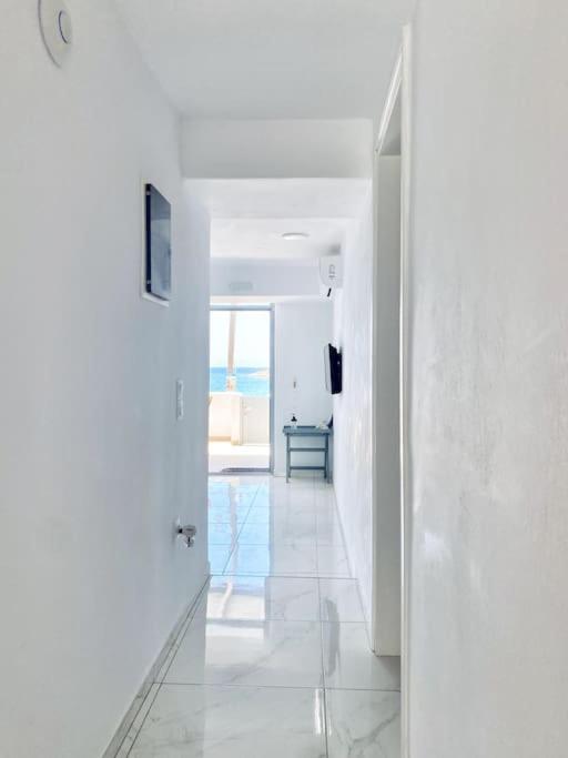 Hh Bay Apartment Logaras Luaran gambar
