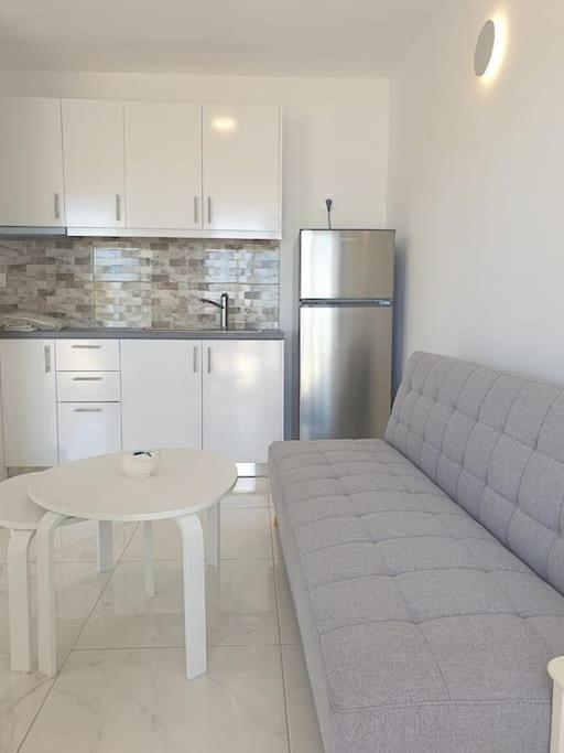 Hh Bay Apartment Logaras Luaran gambar