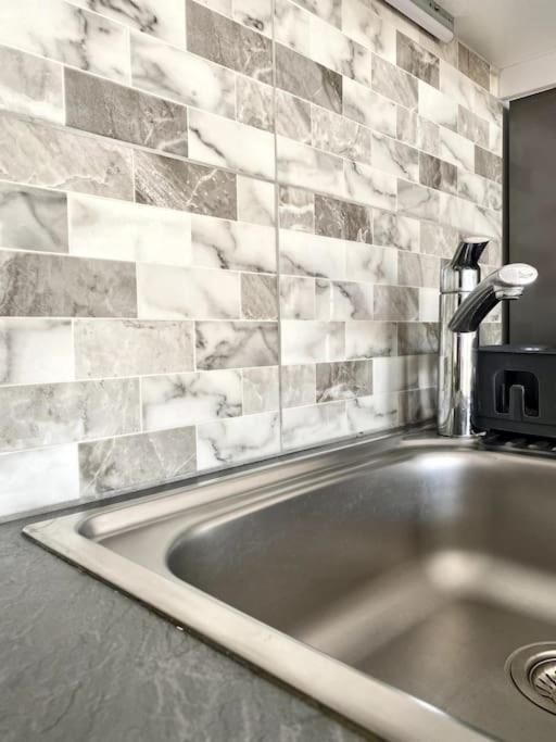 Hh Bay Apartment Logaras Luaran gambar